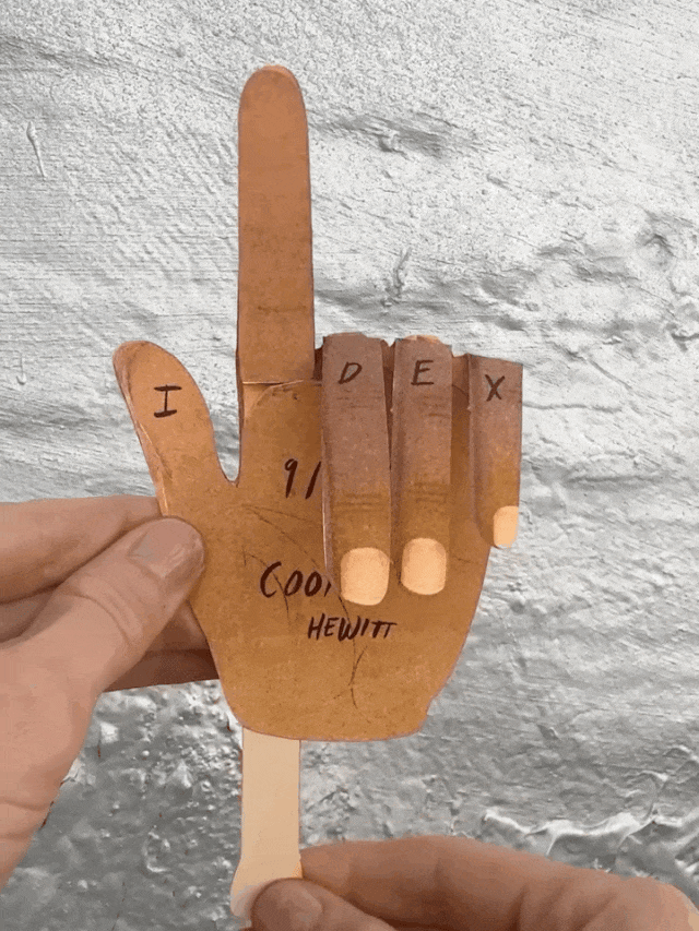 她用一张纸，就设计出年销10W册的书