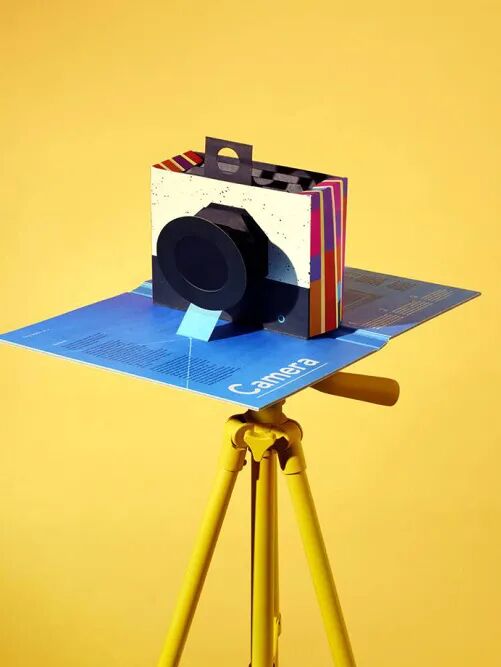 《这本书是一台相机(This Book is a Camera)》
Via Kelli Anderson