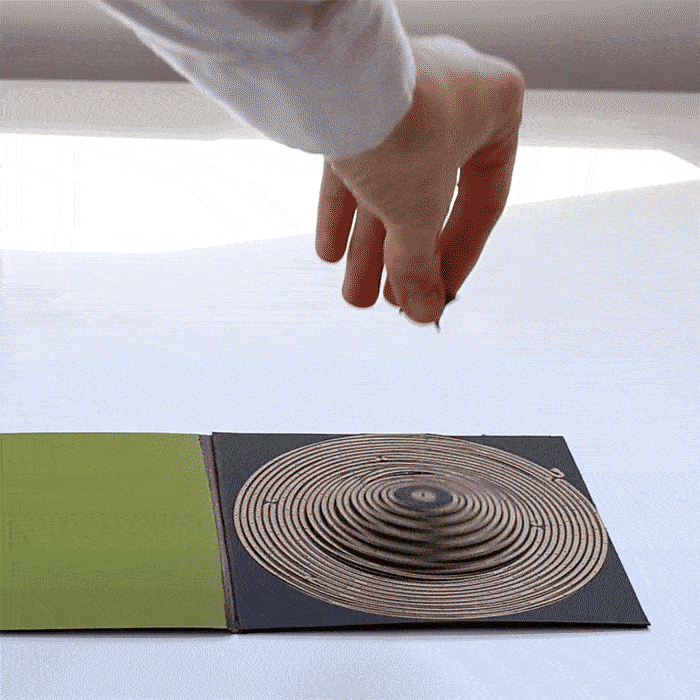 她用一张纸，就设计出年销10W册的书