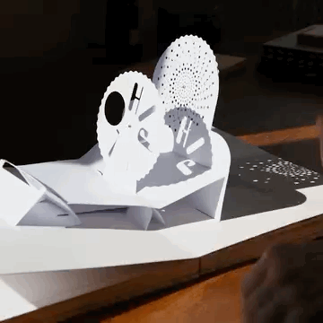 她用一张纸，就设计出年销10W册的书