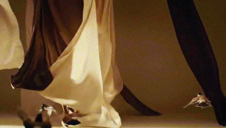 🦋 破茧与新生：流动的金色梦境 ✨（图ZMzk5MjczNDQ4） - AI作品 - 站酷设计师小团长安铺子原创素材 - 站酷ZCOOL