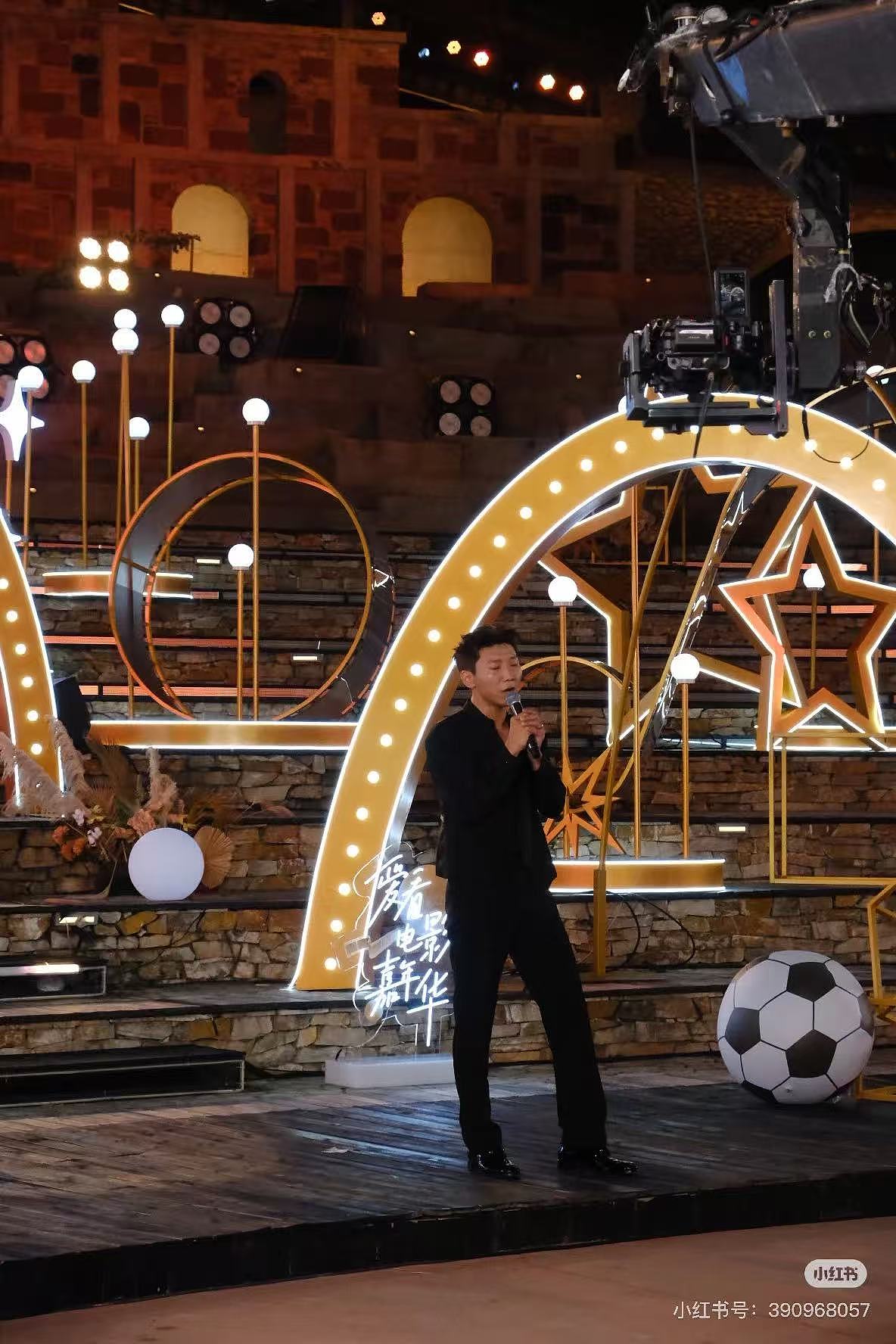 央视频《爱看电影嘉年华》夏日电影歌会舞美设计