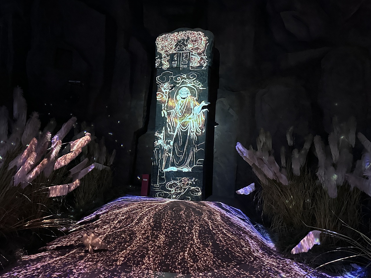 南京燕子矶达摩古洞光影秀，一场视觉盛宴（图ZMzk5MzA2NDgw） - 风光摄影 - 站酷设计师小小兵之兵原创素材 - 站酷ZCOOL