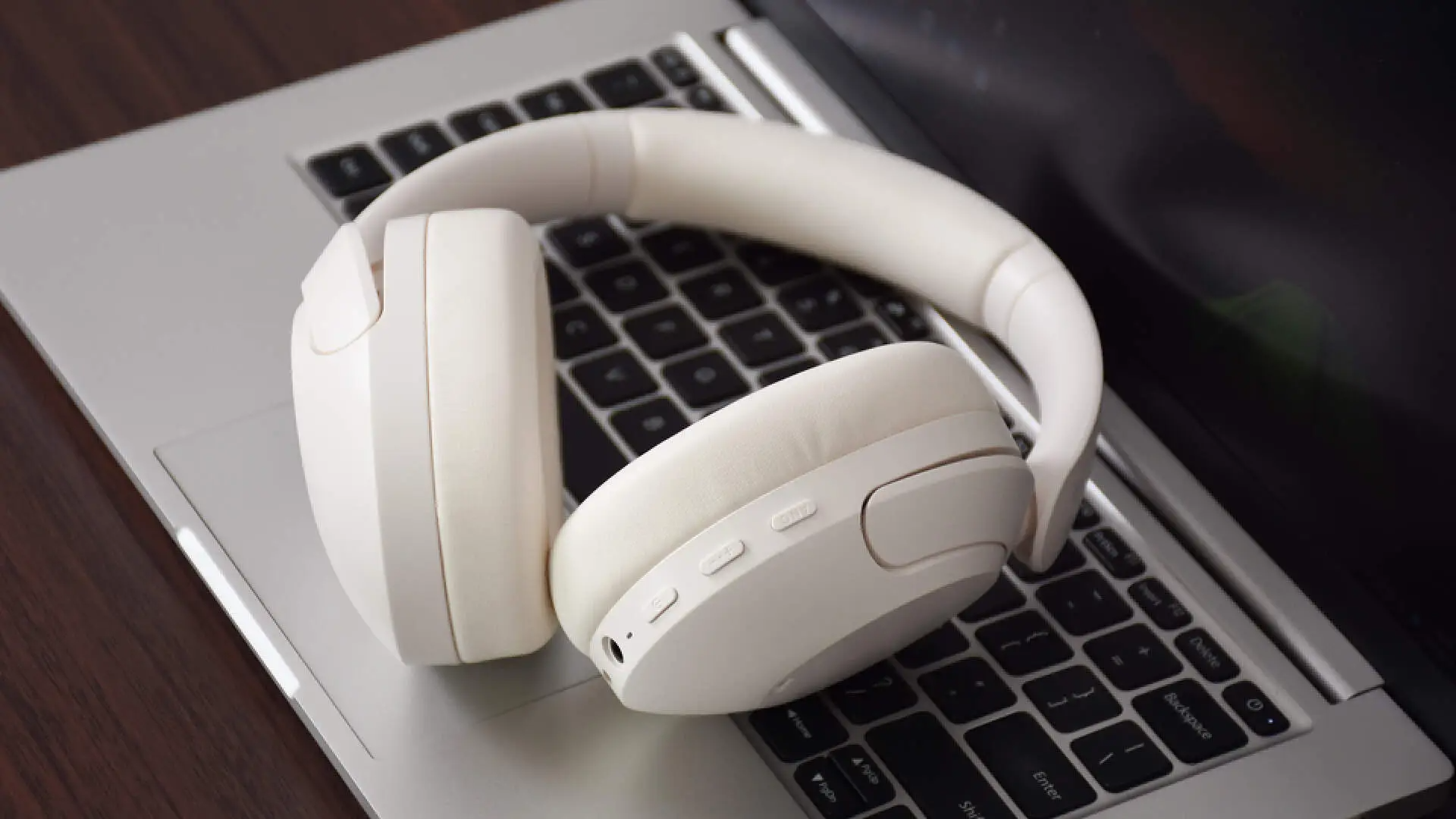 头戴式降噪耳机推荐性价比高的有哪些？头戴式耳机十大排名分享 