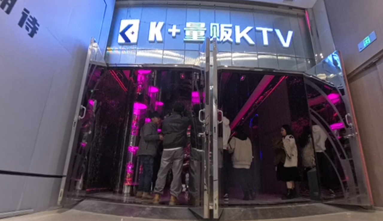 一组暗调氛围的片子