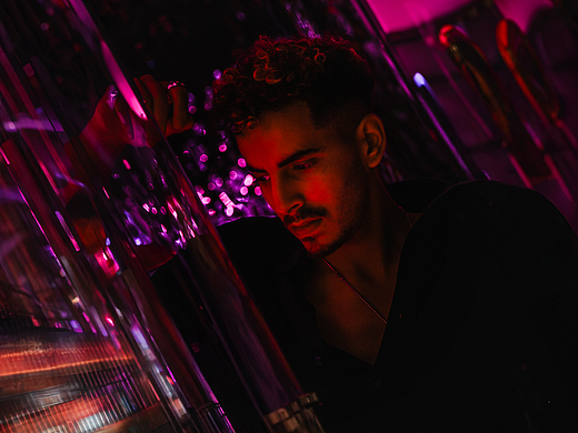 一组暗调氛围的片子