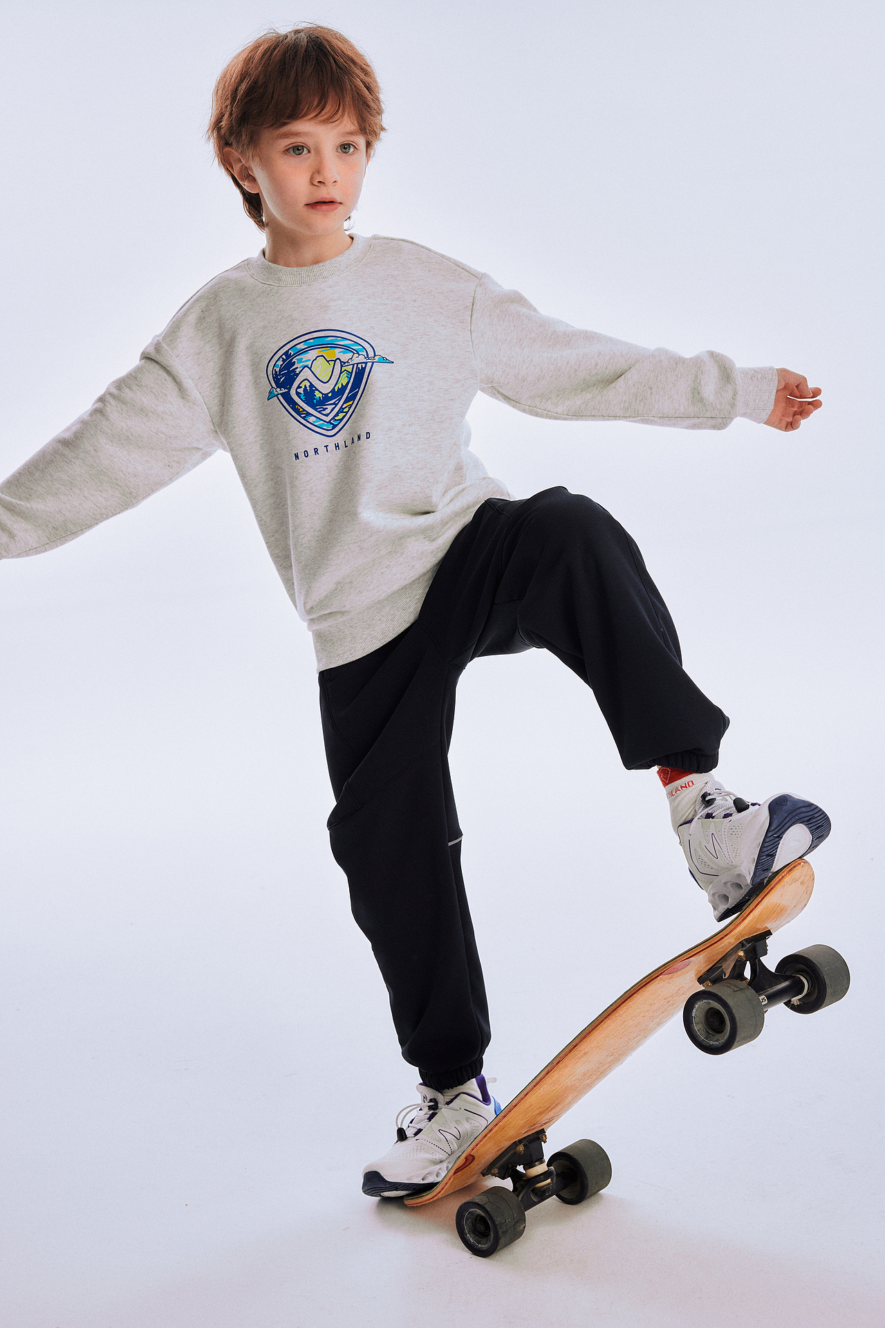 一组干净的童装拍摄