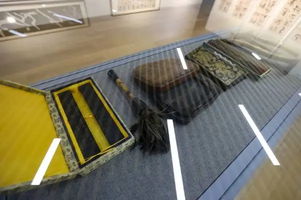 “笔阵横扫——舒同120周年诞辰书法文献展”暨学术交流会在上海推出（图ZMTUyOTkzODA=） - 资讯 - 站酷设计师壹号观察原创素材 - 站酷ZCOOL