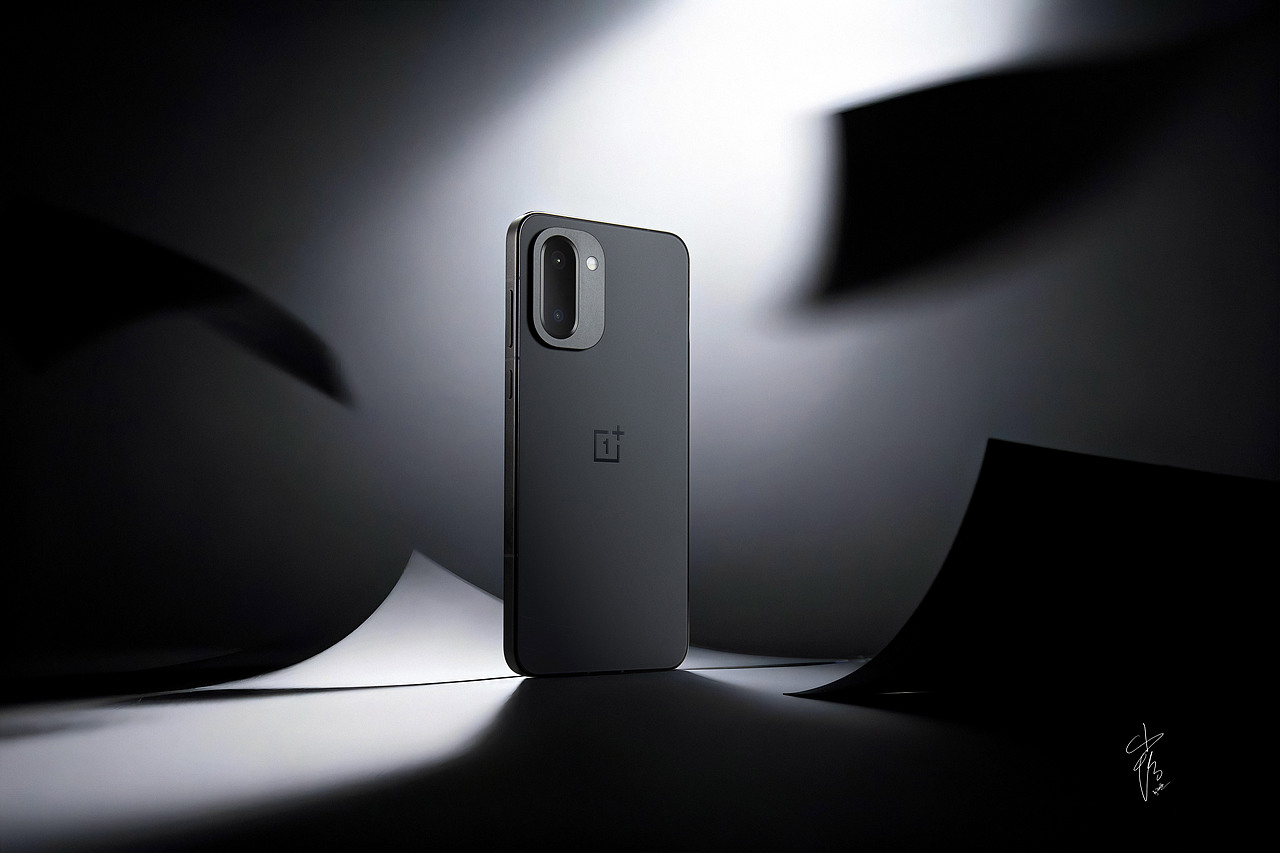 一加 Ace 6T 闪速黑