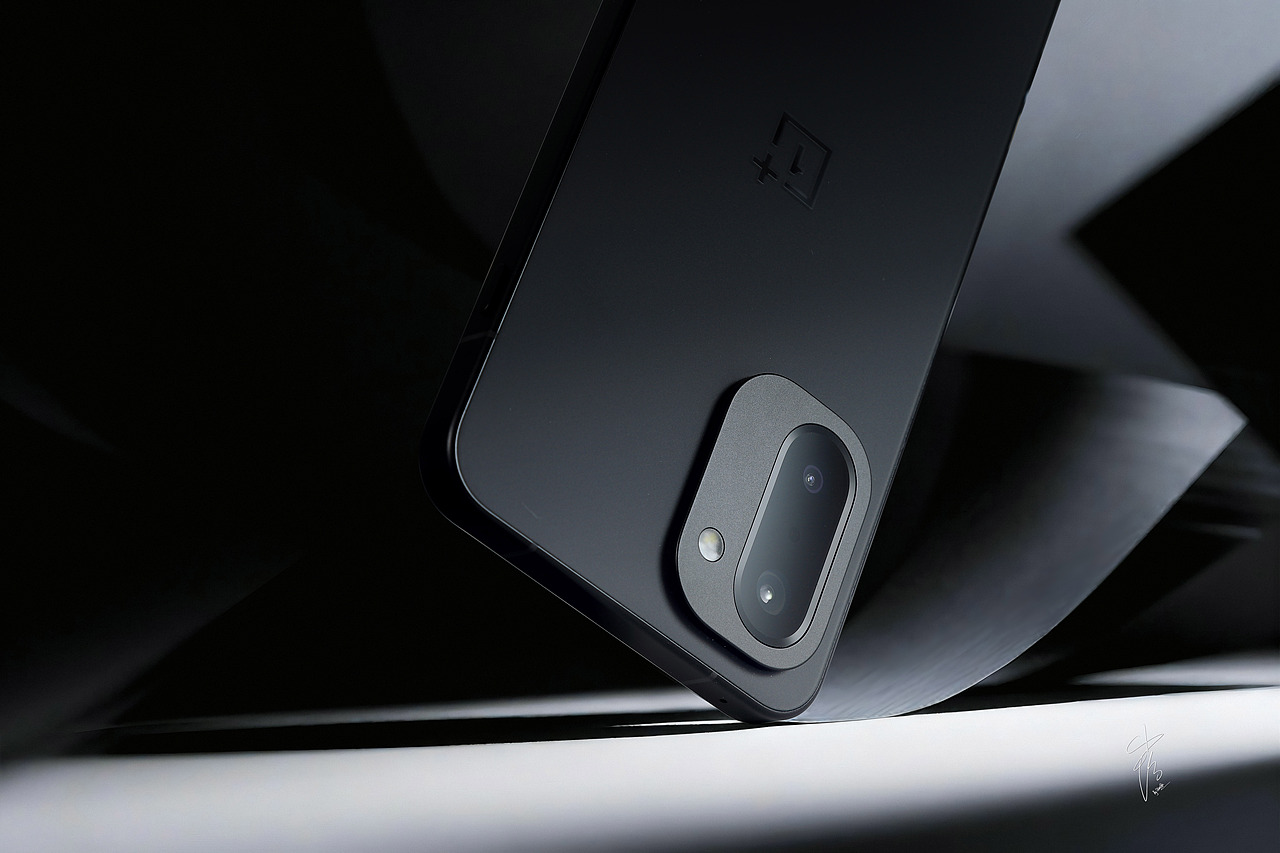 一加 Ace 6T 闪速黑