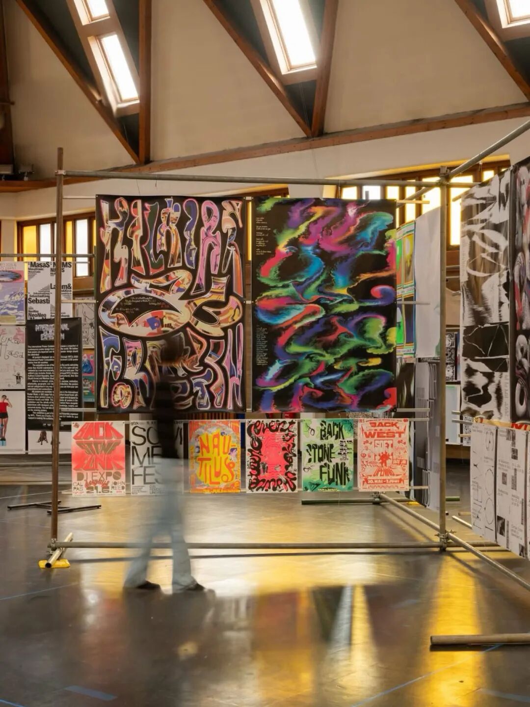 展览现场 | 2025苏格兰INTL国际海报展（图ZMTUzMDAwNDQ=） - 资讯 - 站酷设计师站酷资讯原创素材 - 站酷ZCOOL