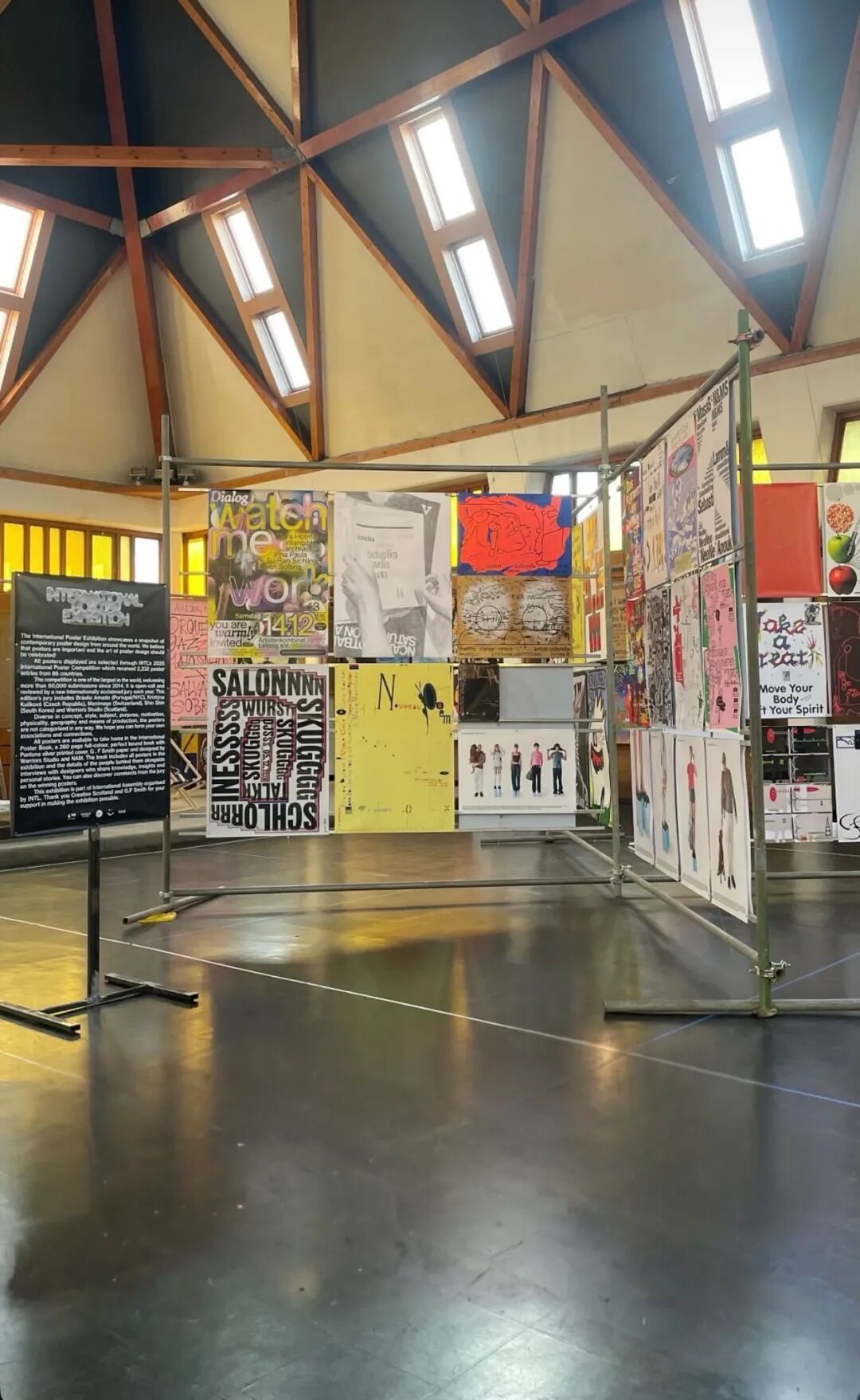 展览现场 | 2025苏格兰INTL国际海报展（图ZMTUzMDAwNzI=） - 资讯 - 站酷设计师站酷资讯原创素材 - 站酷ZCOOL