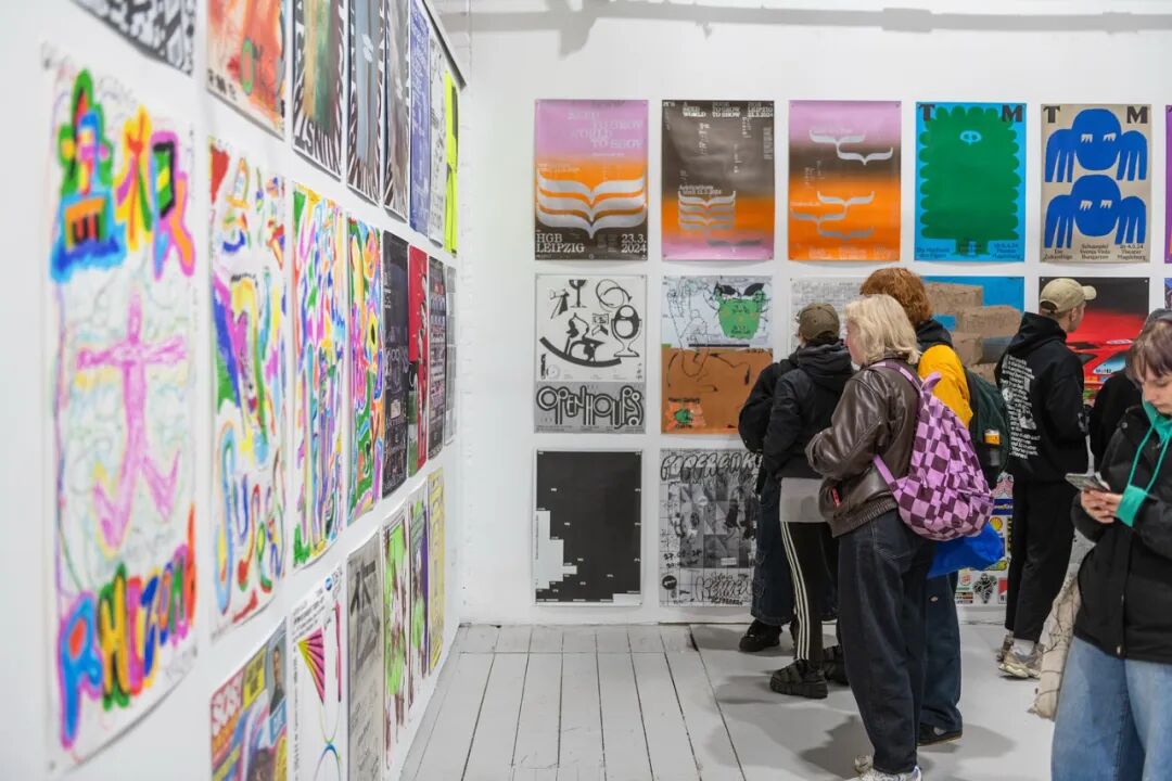 展览现场 | 2025苏格兰INTL国际海报展（图ZMTUzMDAxMDQ=） - 资讯 - 站酷设计师站酷资讯原创素材 - 站酷ZCOOL