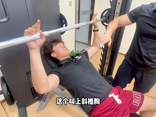 龙门架-上斜推胸