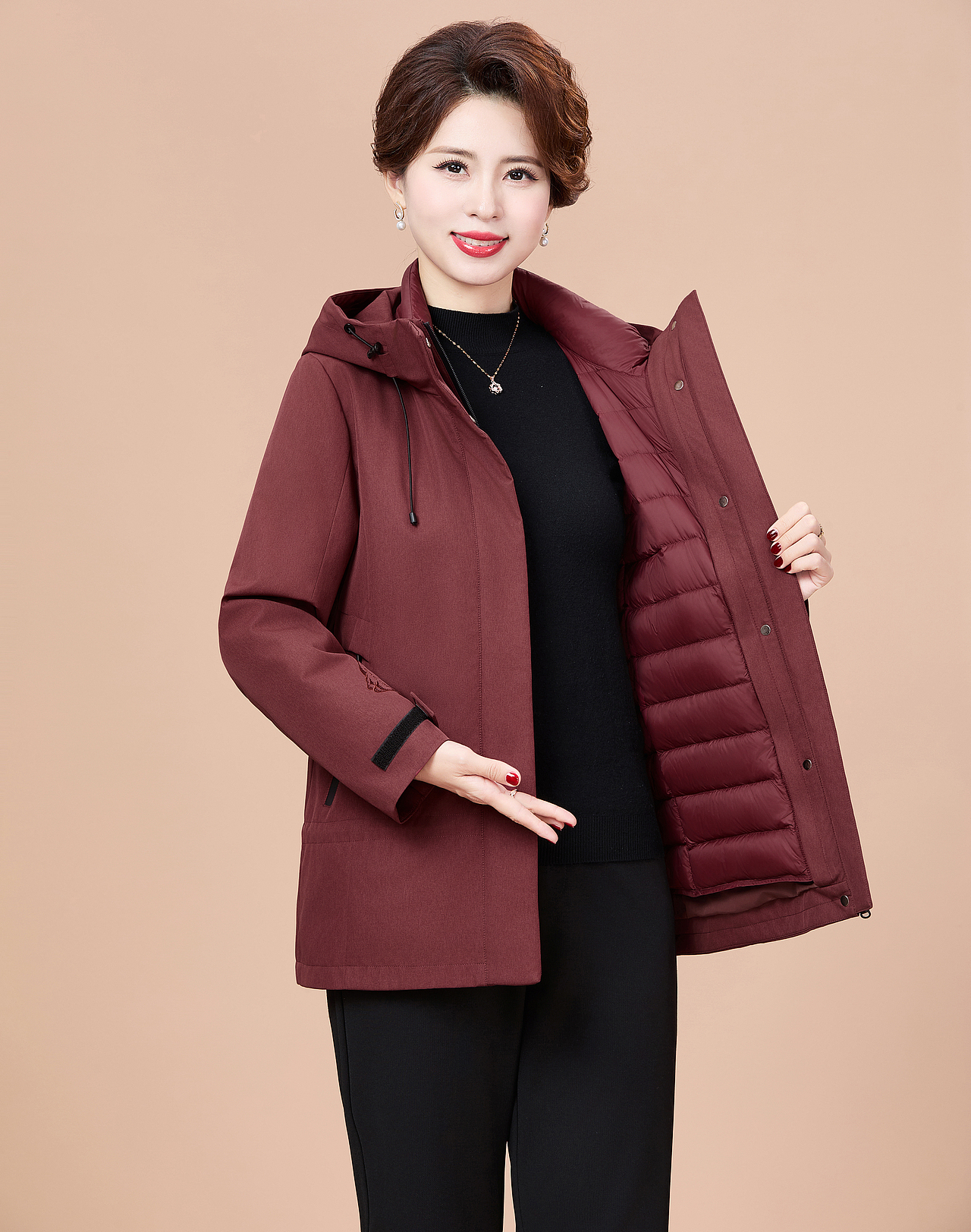 电商中老年冬季羽绒服棚内拍摄