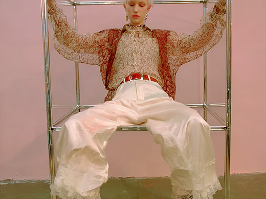 唉！轻纱成精了，拽着我跳舞！