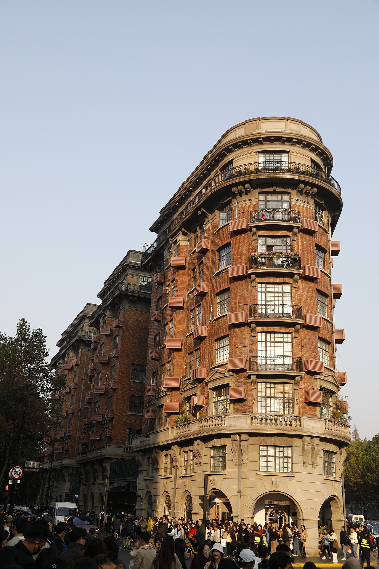 红砖的年轮,魔都武康大楼的时光密码