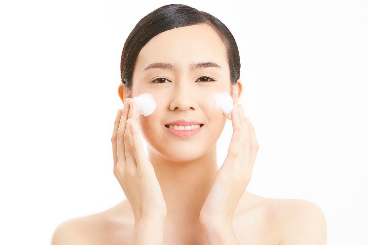 告别紧绷脱皮！2025 干敏肌私藏的植萃氨基酸洁面合集