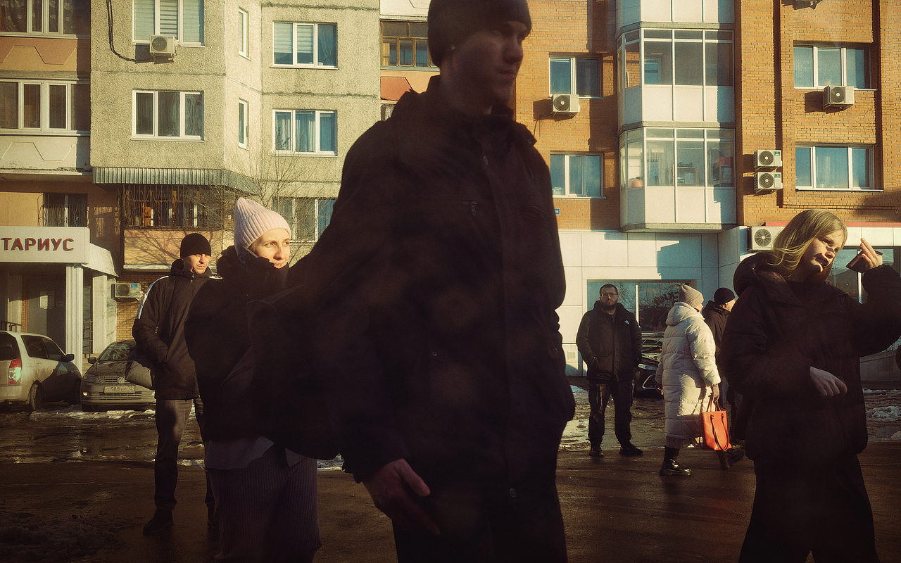Passengers and pedestrians.From the bus. Part 4（图ZMzk5NjEyMjc2） - 人文/纪实摄影 - 站酷设计师DicDoc原创素材 - 站酷ZCOOL