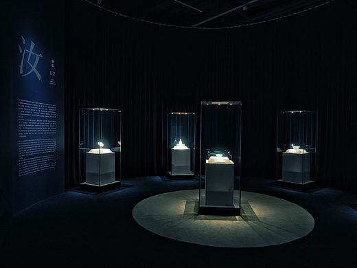 德基美术馆 展柜案例 四川克里克展柜定制