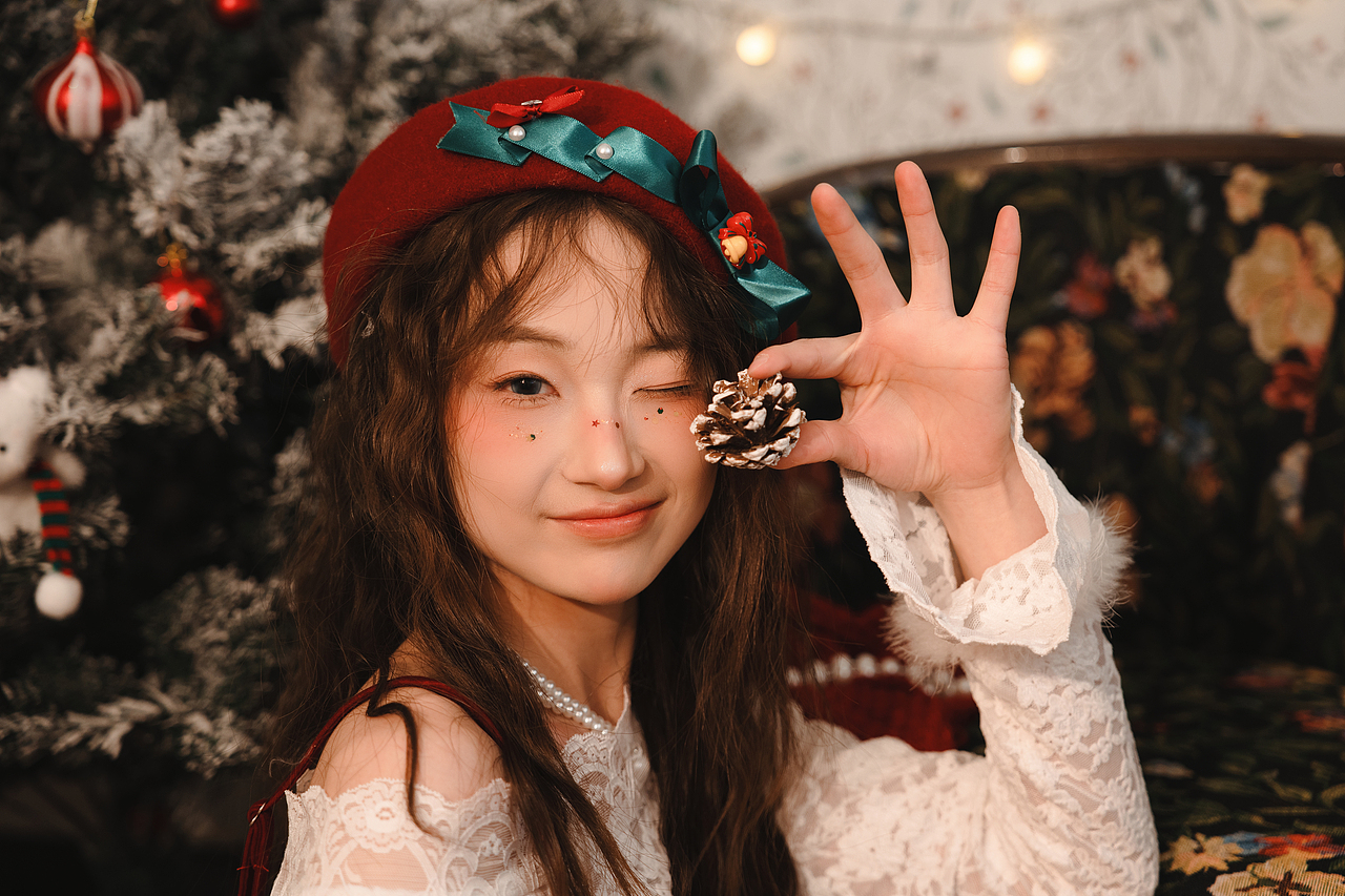 圣诞室内人像（图ZMzk5NzA0Mjg0） - 人像摄影 - 站酷设计师AIERS052894原创素材 - 站酷ZCOOL