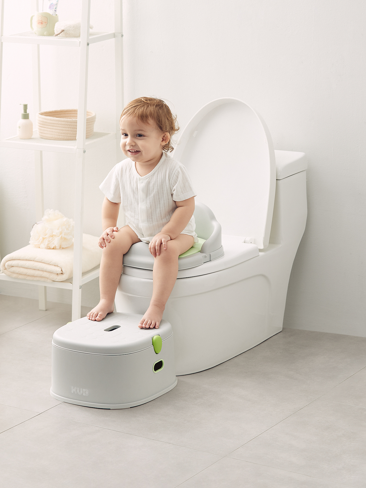 儿童马桶坐便器拍摄