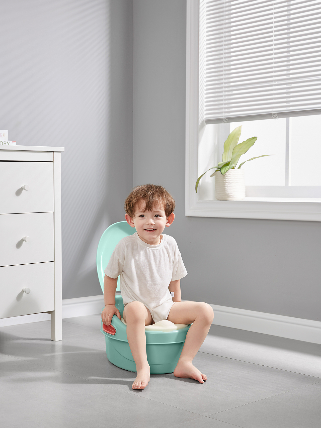 儿童马桶坐便器拍摄