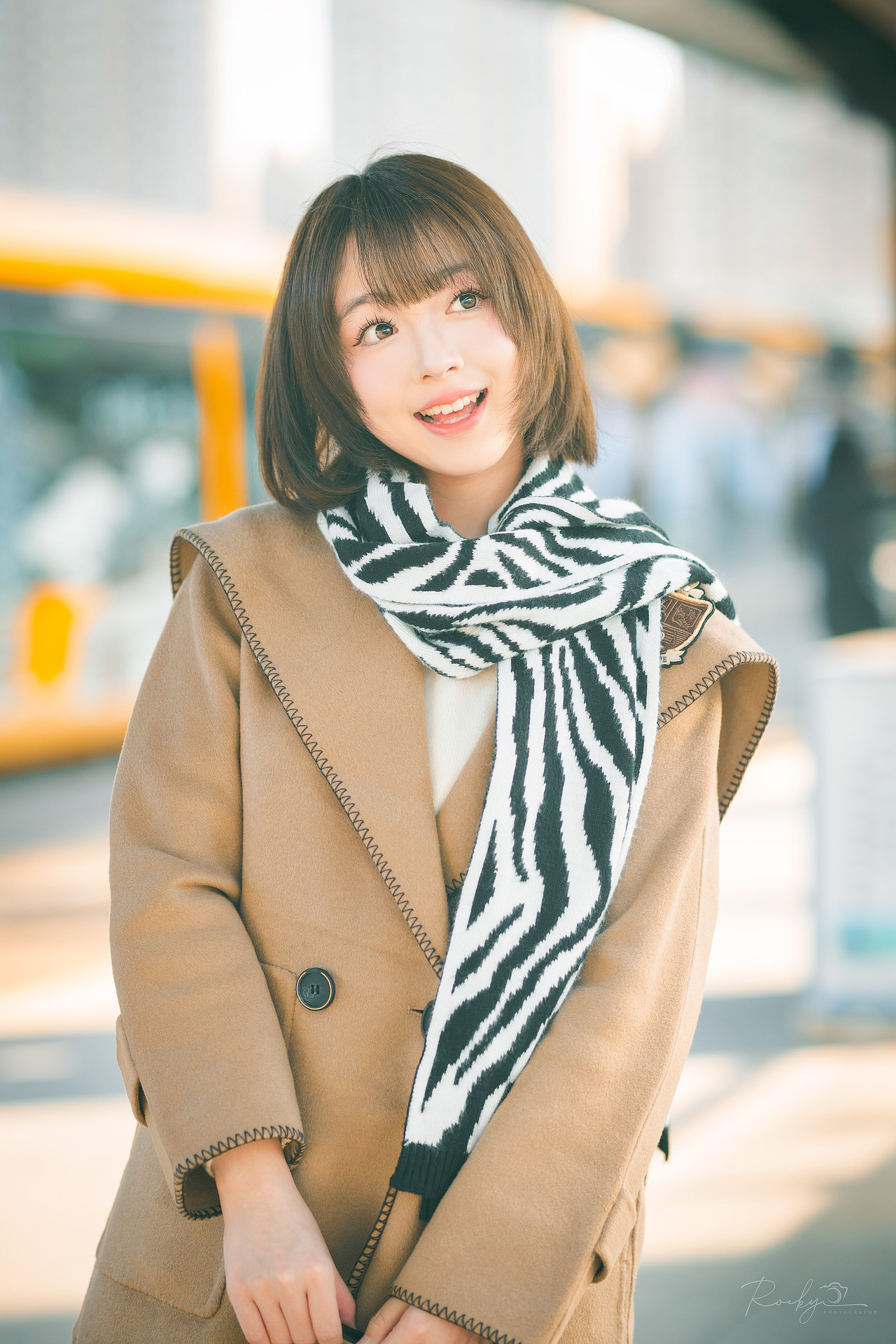 冬日电车少女（图ZMzk5NzA4NDg4） - 人像摄影 - 站酷设计师微胖凹凸曼原创素材 - 站酷ZCOOL