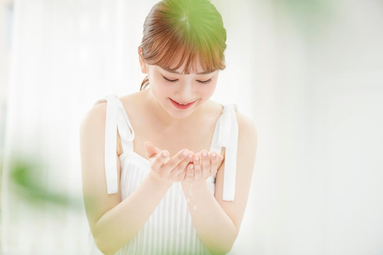 妆前急救必备！2026五分钟快速补水的面膜秘诀，告别卡粉起皮。