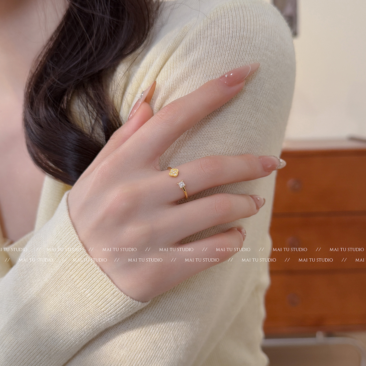 ins饰品丨网红风丨网感首饰丨戒指丨项链丨麦图摄影丨（图ZMzk5NzUwMDYw） - 产品摄影 - 站酷设计师麦图商业摄影原创素材 - 站酷ZCOOL