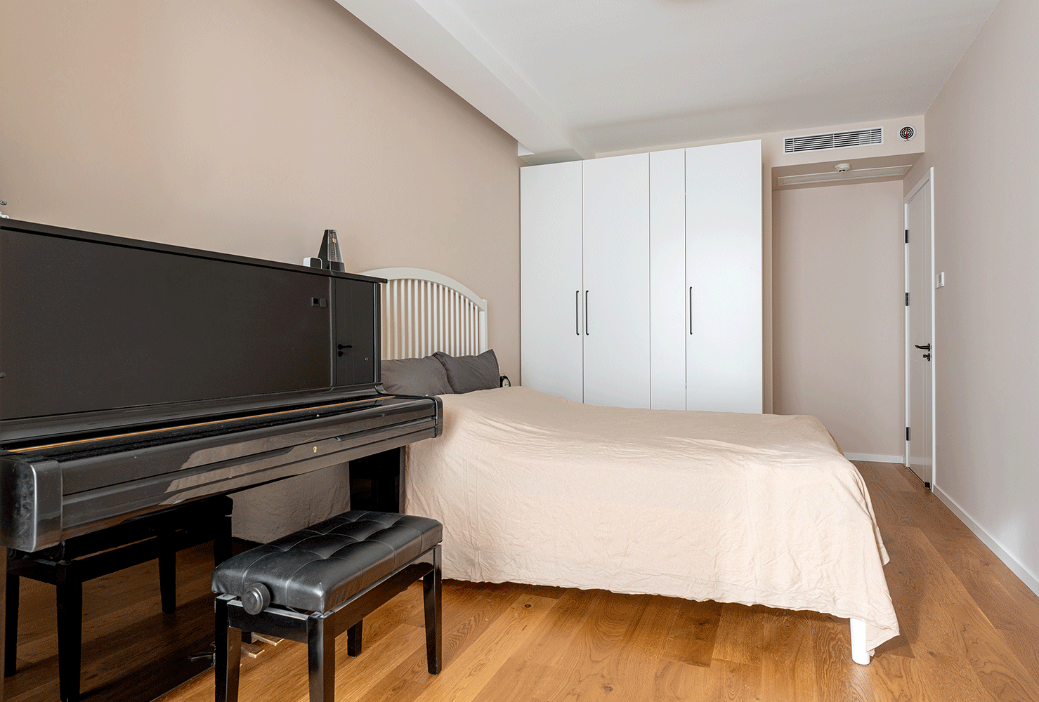 180㎡简约大平层，大横厅布局满足四口人的全部幻想（图ZMzk5NzUyMjgw） - 家装设计 - 站酷设计师久栖设计原创素材 - 站酷ZCOOL