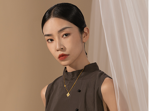 黄金饰品模特图