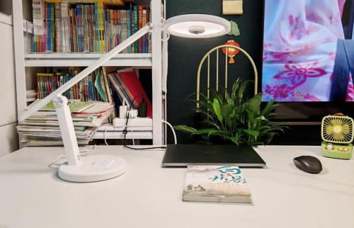 护眼台灯品牌十大排名榜单来了！精选十款热销护眼灯，好用不贵！