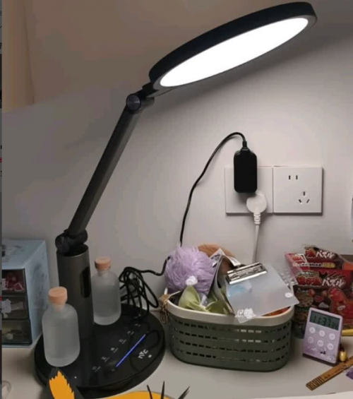 护眼台灯品牌十大排名榜单来了！精选十款热销护眼灯，好用不贵！