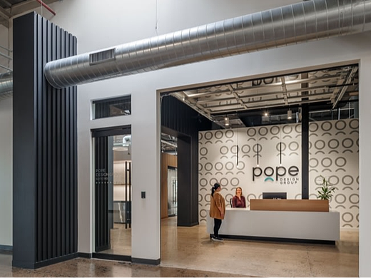 办公楼装修:从专注舱到掷球露台 工作与社区感无缝切换