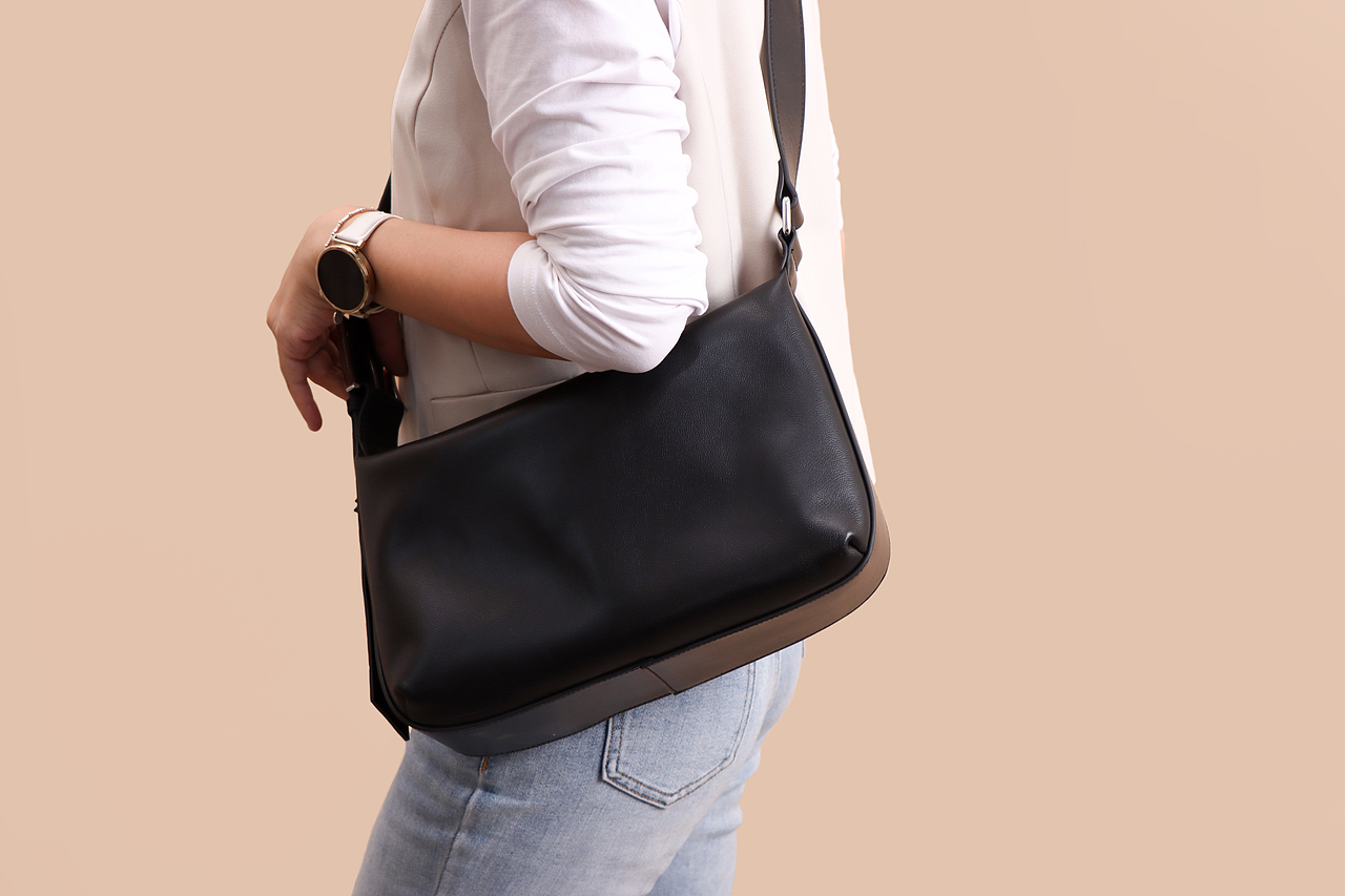 皮质感斜挎包包简黑实拍系列