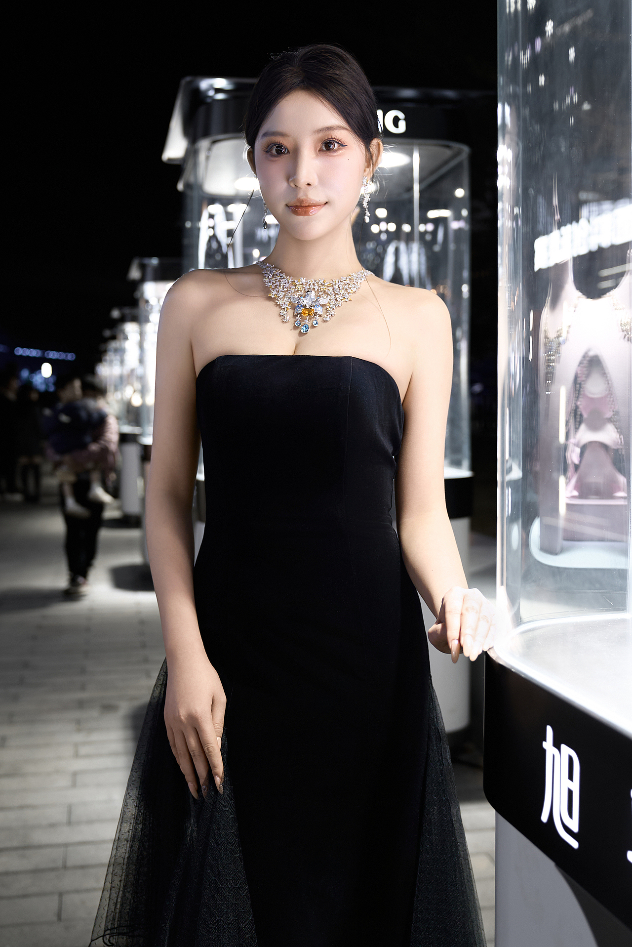 XUPING 场外展柜｜展柜旁的视觉焦点（图ZMzk5ODk4MDM2） - 其他摄影 - 站酷设计师摄影师素谦原创素材 - 站酷ZCOOL