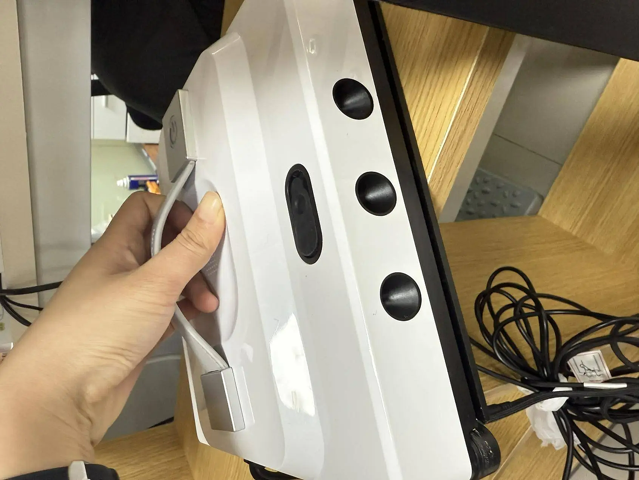 最新擦窗机器人哪个牌子好?2025 擦窗机器人选购攻略