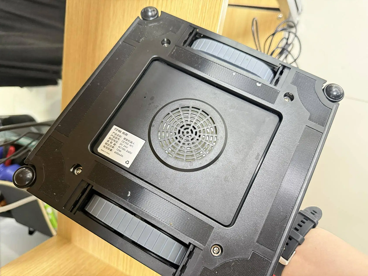 最新擦窗机器人哪个牌子好?2025 擦窗机器人选购攻略