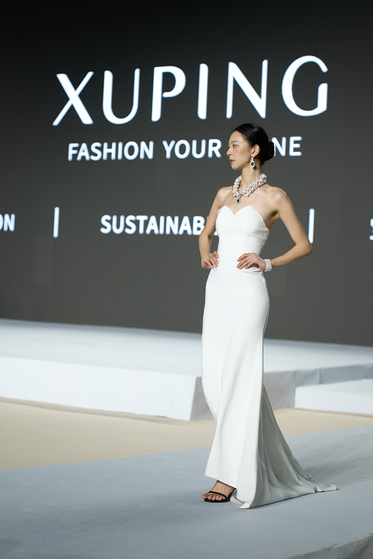 旭平之夜秀场全览|地标文化时尚 + 醒狮国风