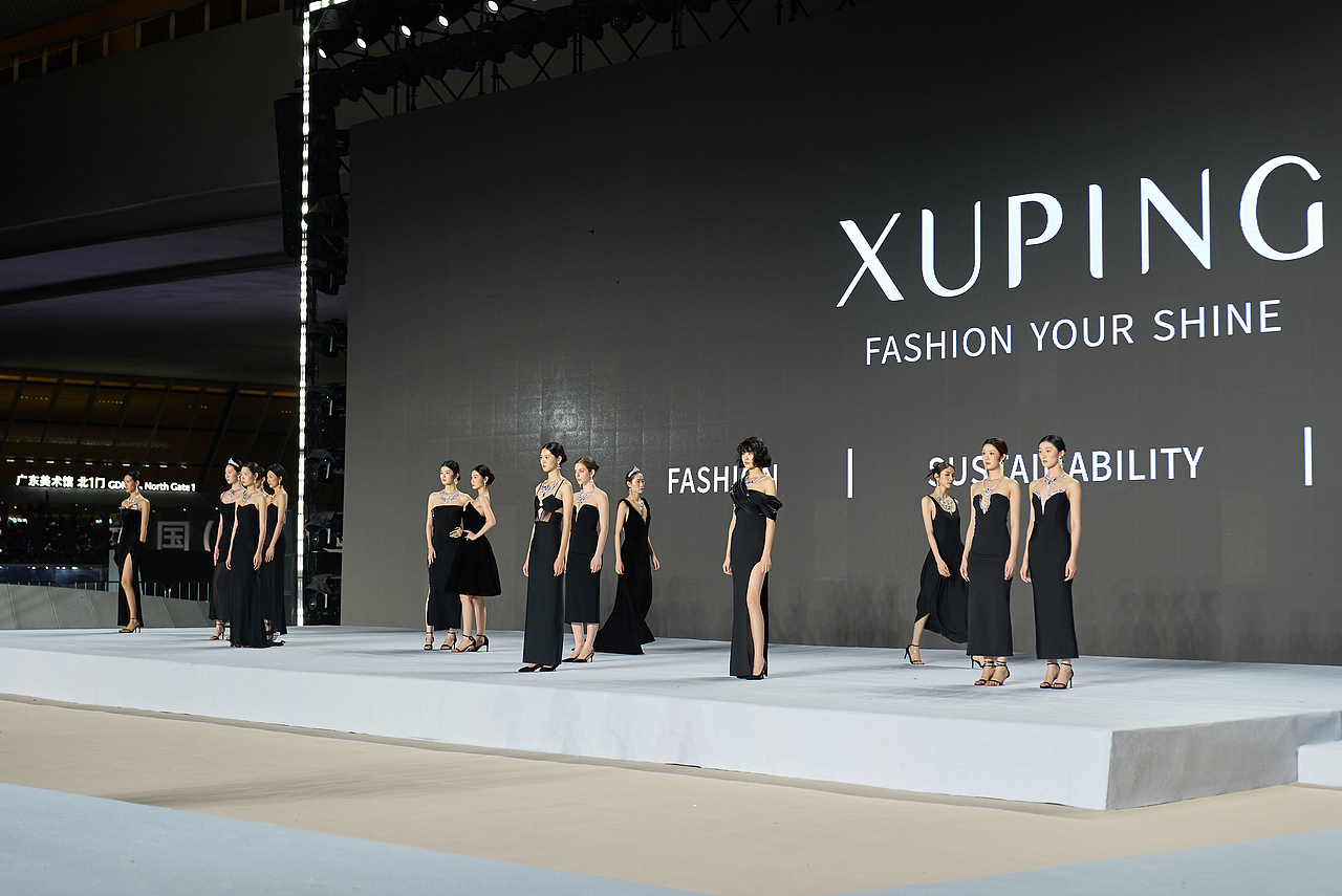 旭平之夜秀场全览|地标文化时尚 + 醒狮国风