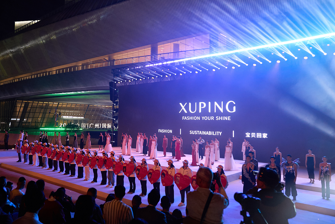 旭平之夜秀场全览|地标文化时尚 + 醒狮国风