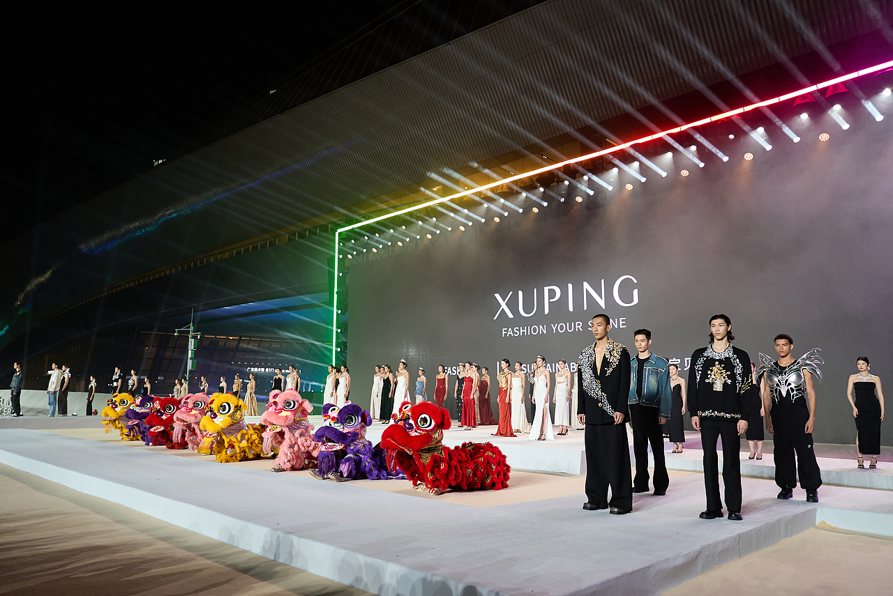 旭平之夜秀场全览|地标文化时尚 + 醒狮国风