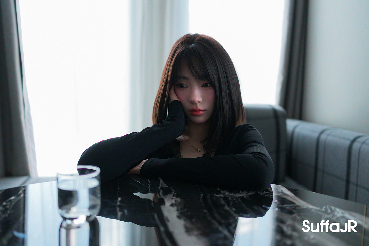 室内环境人像简约风鱼大