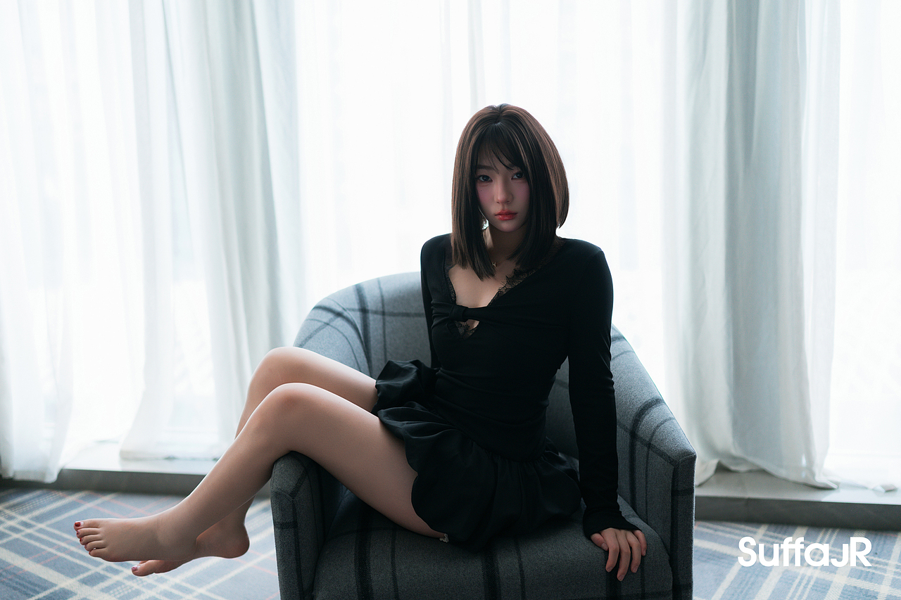 室内环境人像简约风鱼大