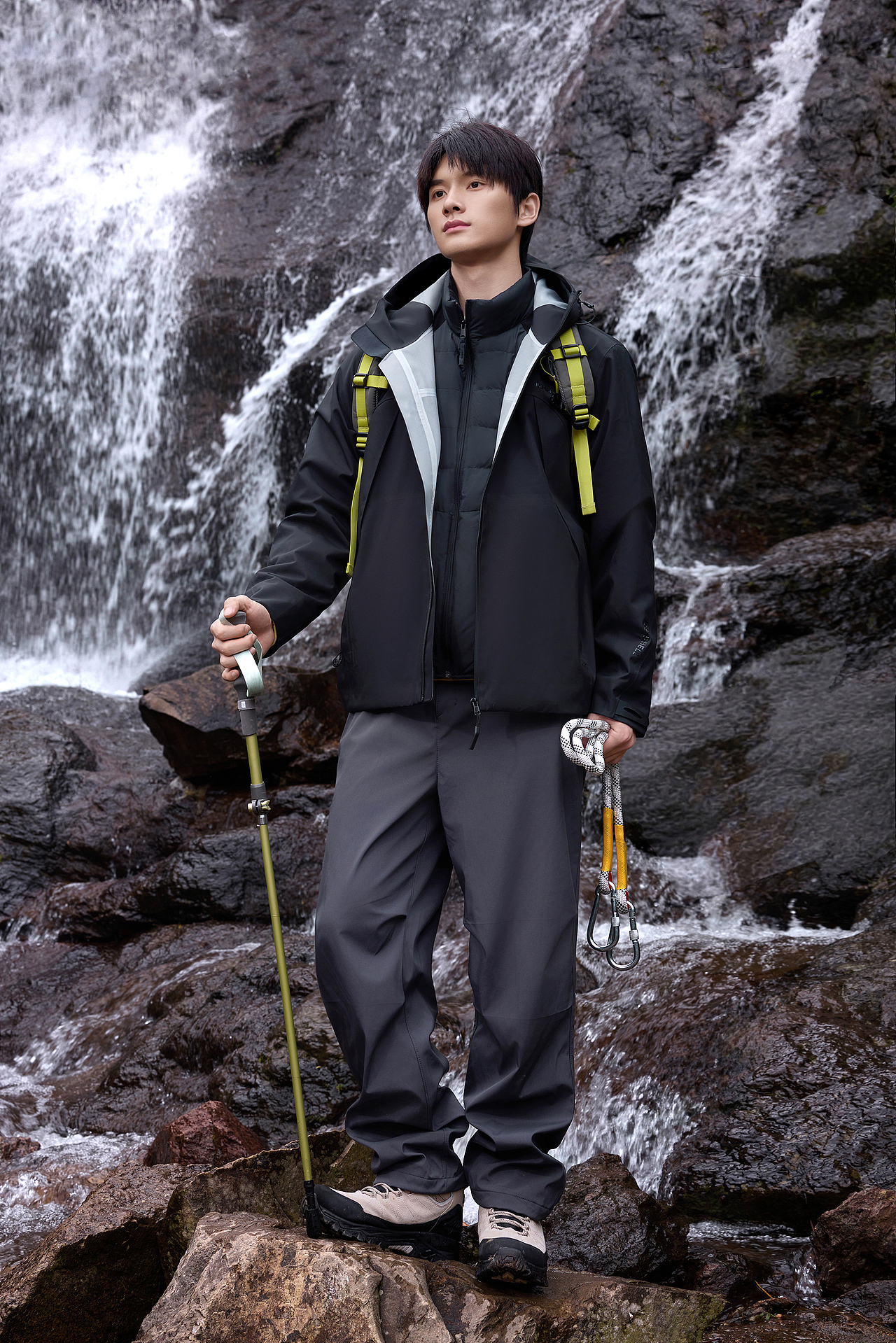 鸭鸭冰壳冲锋衣2025 Campain（图ZMzk5OTk2ODA0） - 人像摄影 - 站酷设计师杭州黑白影像原创素材 - 站酷ZCOOL