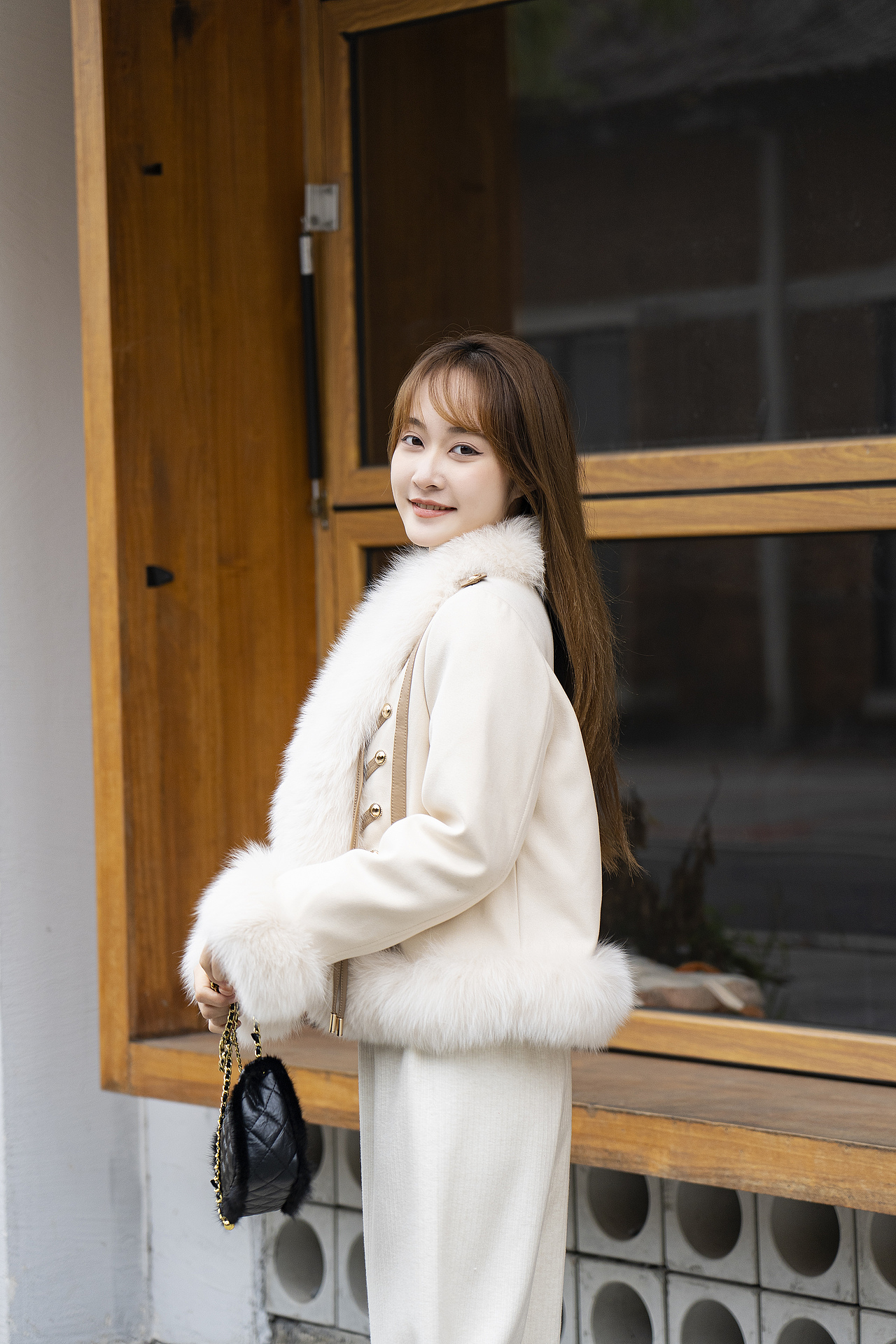 皮草外套拍摄（图ZNDAwMDkwNjE2） - 人像摄影 - 站酷设计师易扬原创素材 - 站酷ZCOOL