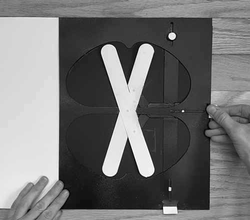 用另一种方式认识字母-《Alphabet in Motion》立体书设计|365天的好设计 NO.149