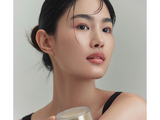 护肤品拍摄作品韩国模特：锦鲤