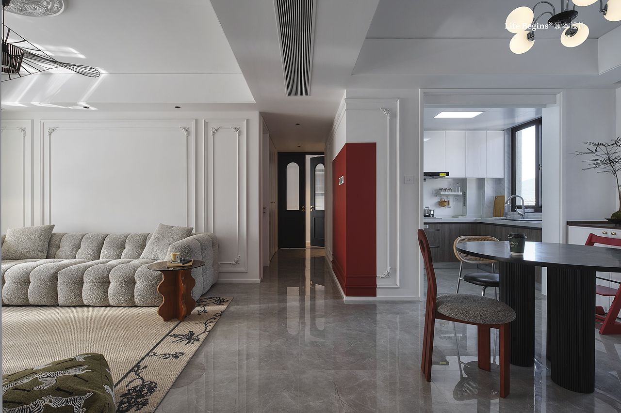 推门,光影在木、麻与中古家具间静静游走,织就一室温馨素净。身心于此变得轻盈,松弛感触手可及——春天被留驻在这里,满室清朗,再无沉闷。